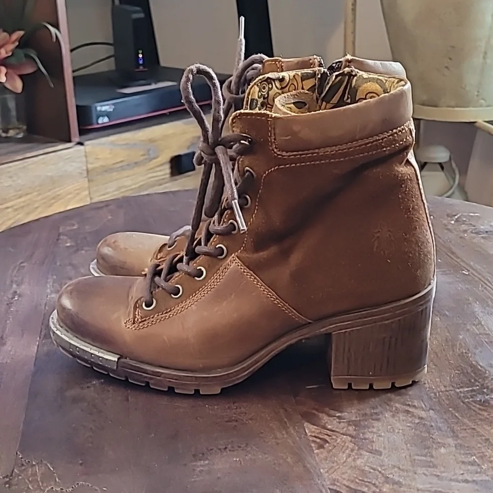 Fly London leather Heeled Lace Up Boots - Picture 3 of 6